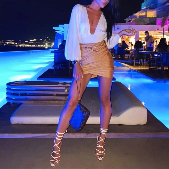 Brunch Date Balloon Sleeve Shine Bodysuit, Sexy Slimming Bodysuit V Neck Blouse - Picture 4 of 5